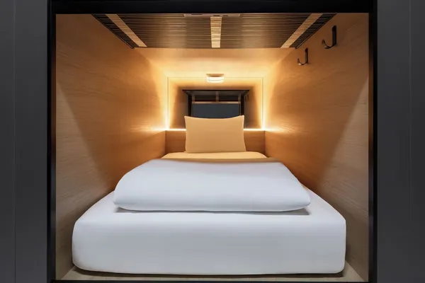 全球最大膠囊旅館在倫敦