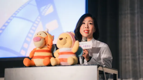  迪士尼「怪可愛」生意經：「不完美」更值錢！他們怎麼靠傲嬌貓、萌牡蠣，抓住Z世代的心？