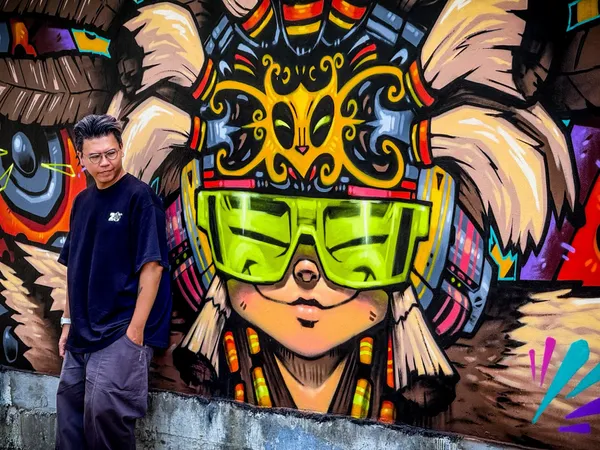 BOUNCE受到馬來西亞美里當地邀請,以當地肯雅族傳統服飾為本,想像未來50年後的美里,創造出屬於B