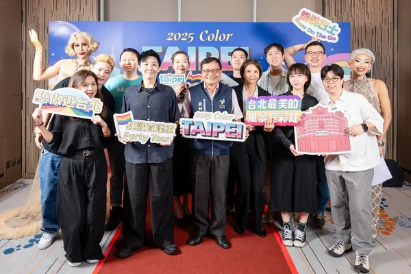 2025台北「彩虹觀光巴士遊程」持續深入城市,以彩虹觀光巴士為媒介,做城市的彩虹經濟導覽。圖_灣島娛