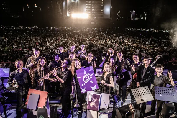 近幾年擔任臺中爵士音樂節開幕或閉幕主秀樂團，創造單日近10萬的人次觀眾。圖 _臺北爵士大樂隊.jpg