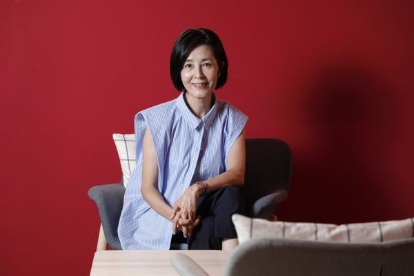  中年不是終點，是起點：金鐘主持人靳秀麗如何在 60 多歲開啟諮商的第二職涯？