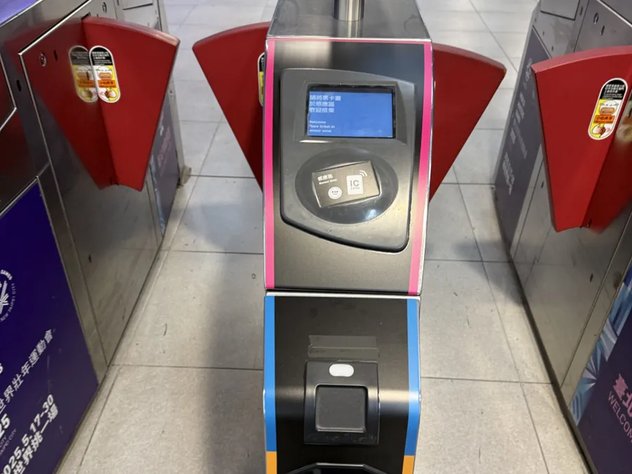 iPhone能「嗶」進北捷了!多元支付硬體完工,明年起開放10大電支、信用卡、Apple Pay感應搭車