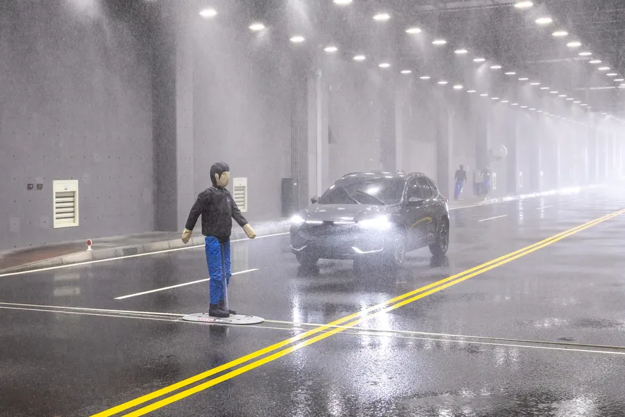 超大豪雨、濃霧⋯各種爛天氣都能模擬！東南亞最先進自駕車測試場域啟用，助攻台灣汽車電子業