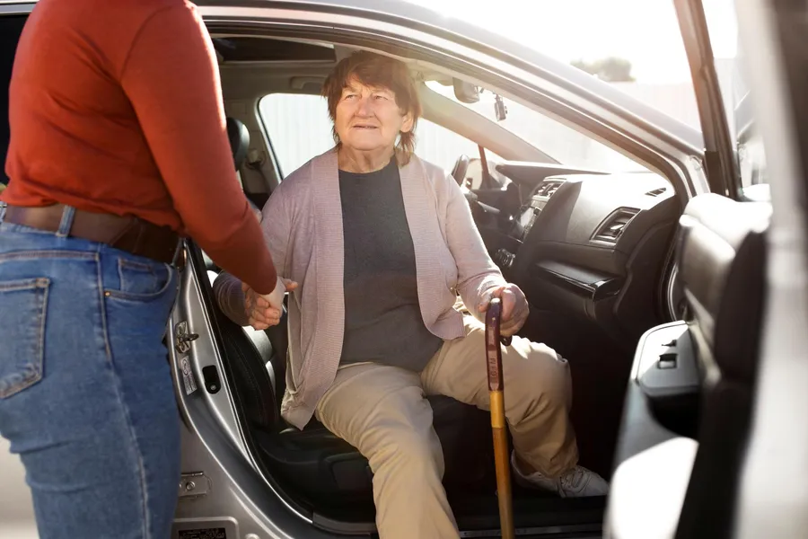 居家照護版的Uber！新創Honor解決遠距看護收費痛點，讓老年病患出院也能「自由行」