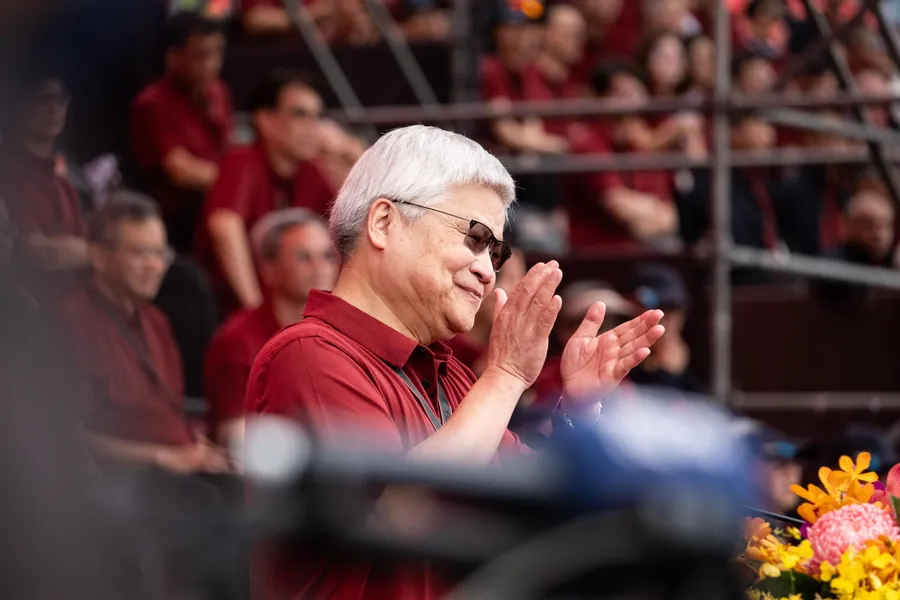 首次全球員工領2.5萬紅包、張忠謀未出席……除了黃仁勳之外，台積電運動會發生的三件事