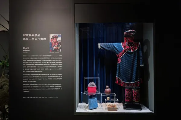 走進排灣族靈媒的真實世界：屏東縣《靈媒與她們的產地》特展，看見信仰與女性的韌性力量