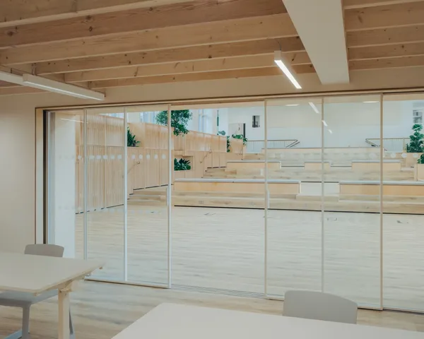Studio Dera 打造教學中心「The Pool」