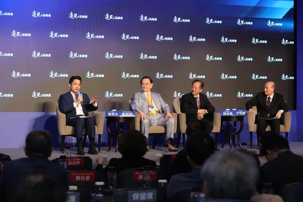 臺北市長蔣萬安（左起）、鈺創科技創辦人暨董事長盧超群、鴻海科技集團董事蔣尚義、前經濟部長尹啟銘 ，探