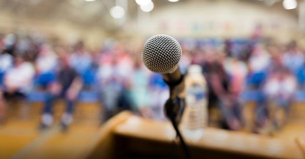  別再看小抄了！上台前先注意這 5 件事，聽眾更容易被你打動