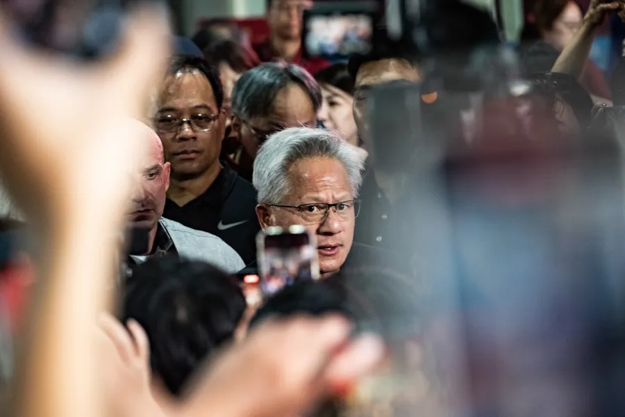 輝達罕見大動作反駁空頭，黃仁勳究竟想告訴世界什麼？拆解7頁備忘錄背後用意