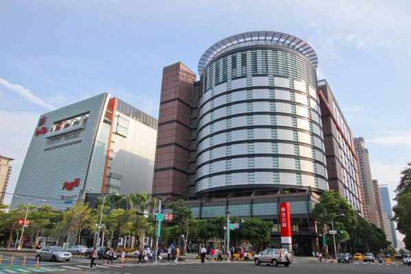  台中房價天花板、養出最賺錢百貨！七期有何魅力，為何新光三越、大遠百店王都在這？