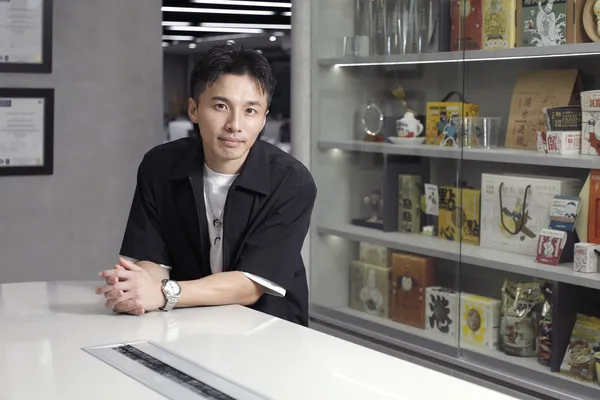  拿下點點心代理權，才開始學怎麼當老闆！阿緯如何用演藝圈法則，打造 11 億營收餐飲帝國？