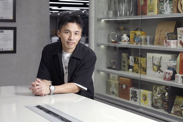  拿下點點心代理權，才開始學怎麼當老闆！阿緯如何用演藝圈法則，打造 11 億營收餐飲帝國？