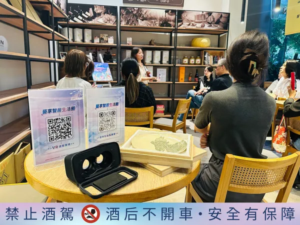 居生活圖3｜藝術家講解聯名酒款與畫作靈感