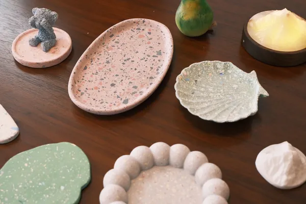 邊邊角角（石泥盤）