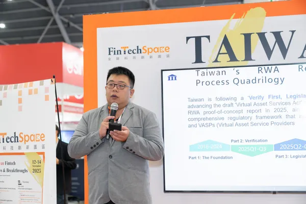 金融科技創新園區楊秉哲研究經理發表「Virtual Asset and Regtech」主題論壇