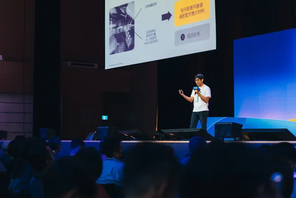 犀牛盾共同創辦人暨執行長王靖夫於2025 亞馬遜港都創新日分享犀牛盾如何回應塑膠挑戰、開創循環模式。