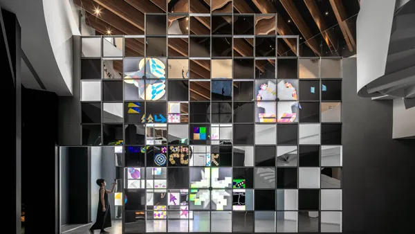 台中勤美術館全新展覽《Input > Unknown》開幕！4 展區亮點，「何理」策展沈浸式光影運算現場