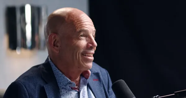  曾慘遭合夥人「逼宮」！Netflix 首任 CEO 談管理最難的一課：承認自己不再適合領導