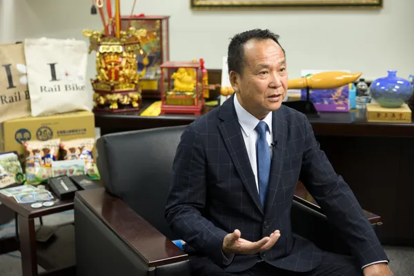 祺峰休閒董事長游志勇分享企業在 SIIR計畫支持下，推動鐵道自行車智慧化、低碳化與國際化的歷程，並結