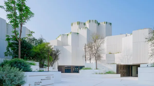 Mecanoo 設計「阿布達比自然歷史博物館」建築！融合岩層意象，展出世上最完整暴龍化石之一