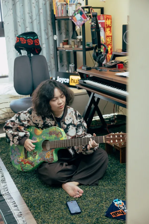 新生代創作歌手 就以斯JOYCE