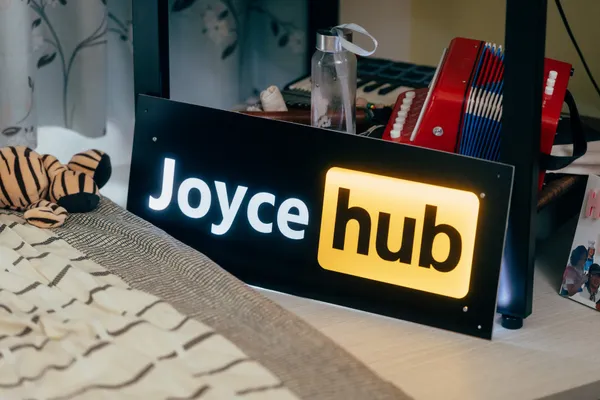 新生代創作歌手 就以斯JOYCE