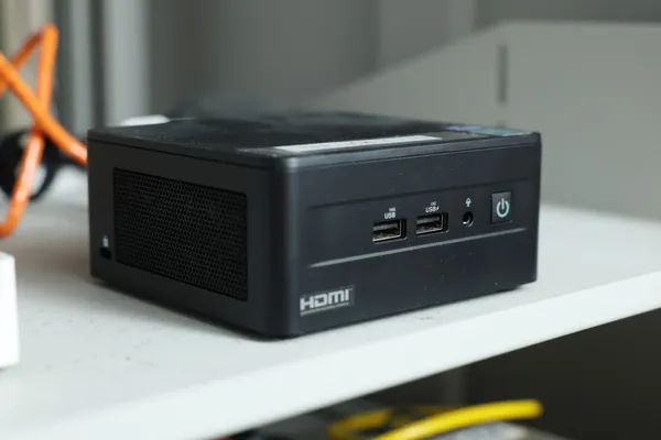 圖說(2)：城智的解決方案只需一個小盒子即可運行，不需汰換原有硬體，且影像數據皆儲存在本地端，減少資