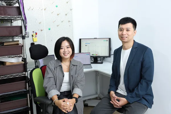 圖說(3)：人才發展經理練允琦（左）表示，AI面試系統能快速精準的解決問題。右為 Mind Inte