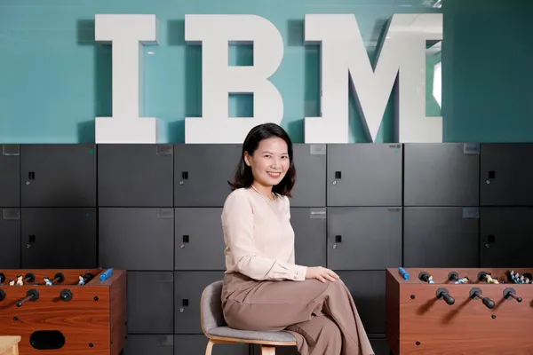  員工從「哇哇叫」到主動用 AI！IBM 採購部門人力減半、績效翻倍，只改了一個 KPI 就做到
