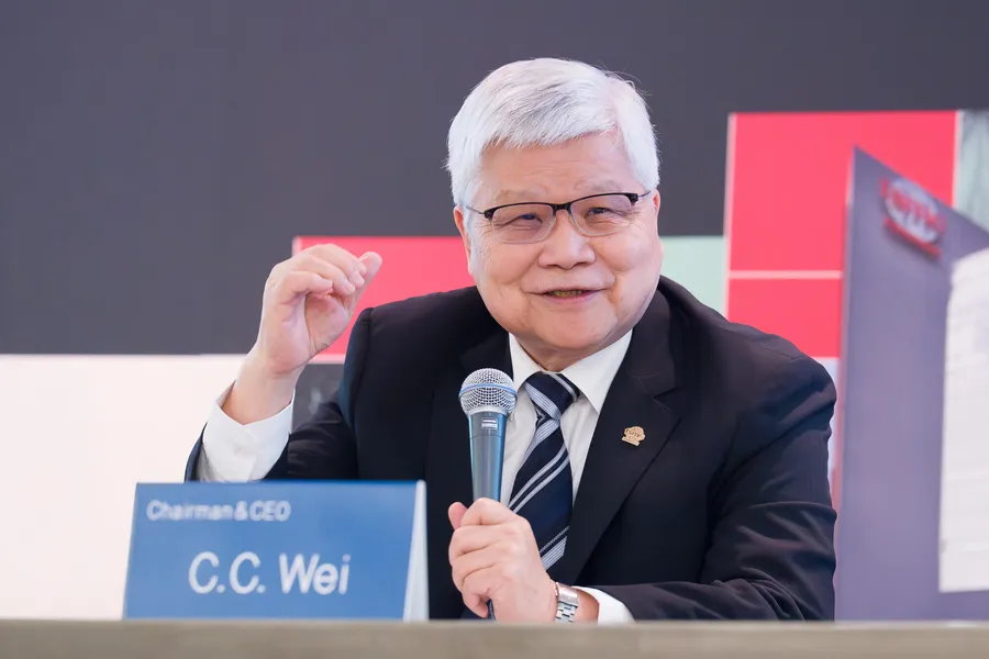 AI泡沫可能嗎？魏哲家親自確認後笑了：客戶比台積電有錢！法說會關鍵訊號一次看