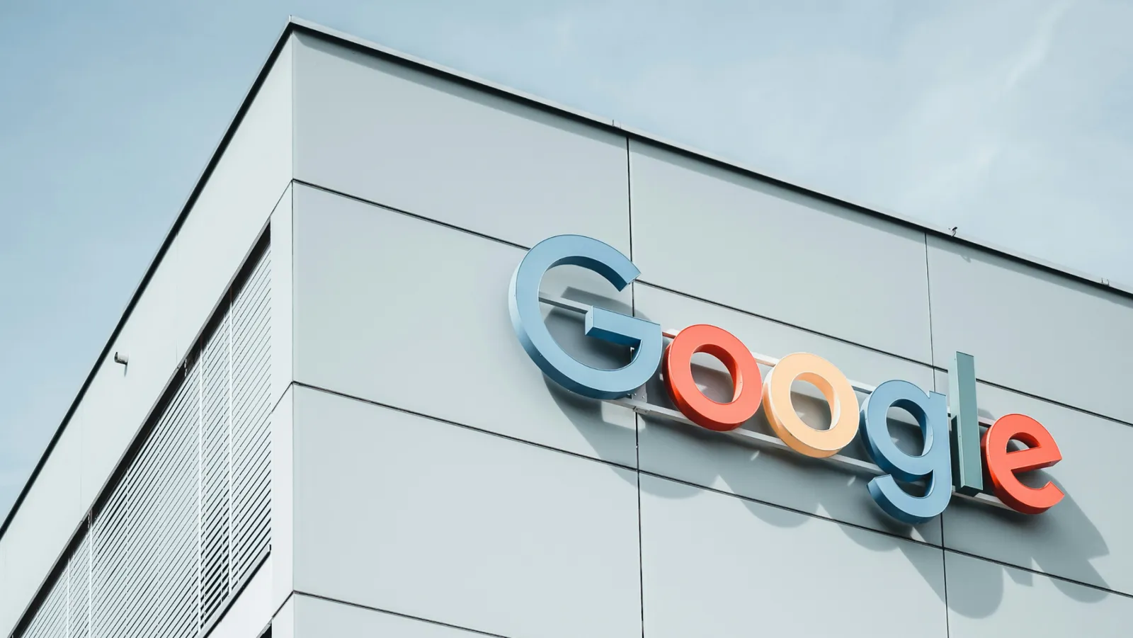 Google 出奇招：回聘 20% 舊員工！OpenAI、Meta 砸重金搶人，為何 AI 人才願意回鍋？