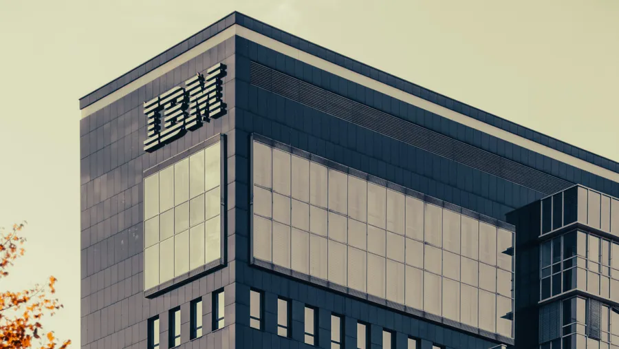 生產力提高 50%！IBM 推「跨雲端 + Agentic AI」諮詢服務，直攻企業最怕的供應商綁定！