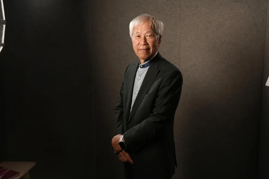 何飛鵬：為什麼我70歲了，還要下海當YouTuber？《經營現場》是什麼樣的節目？