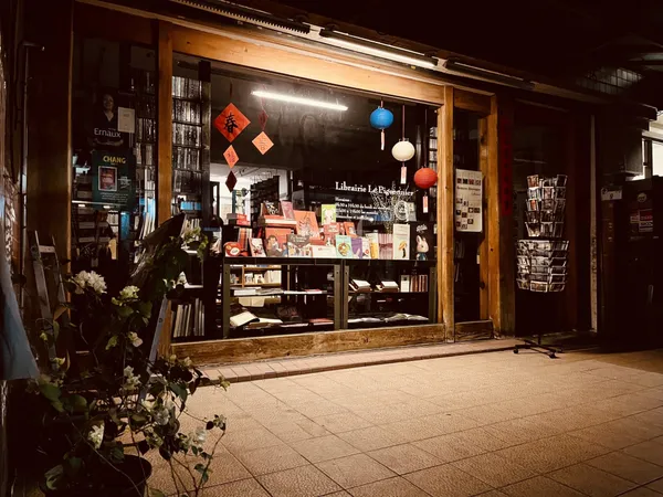 台北信鴿法國書店2.jpg