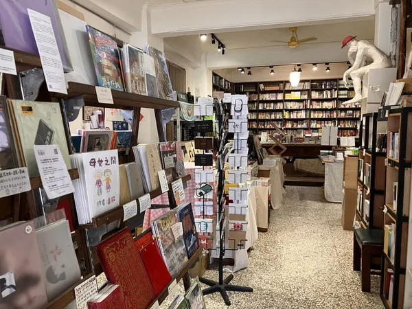 高雄三餘書店.jpg