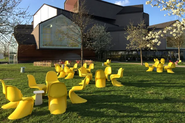 Vitra 推出限量版潘頓椅