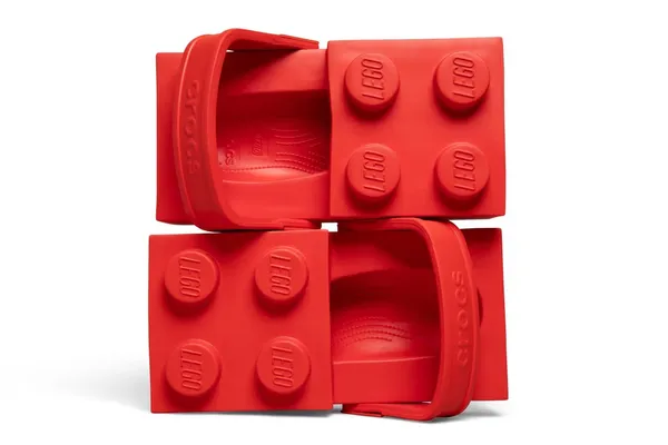 LEGO ╳ Crocs 首波聯名「積木鞋」