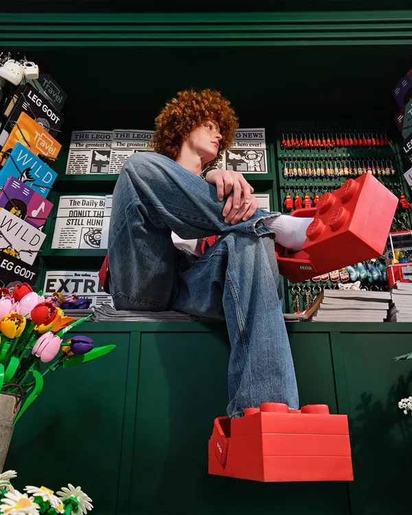 LEGO ╳ Crocs 首波聯名「積木鞋」