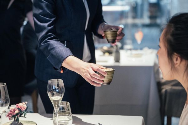  獲頒米其林「最強外場」！態芮外場經理的服務智慧：客人還沒開口，就知道他要什麼