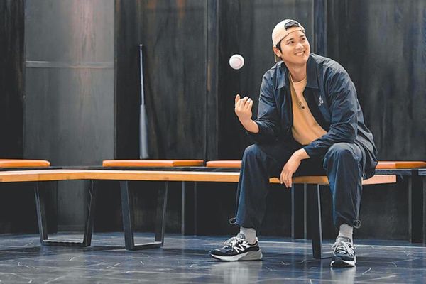  New Balance 如何靠「50/30/20 法則」逆襲Nike，更讓 Z 世代愛上百歲「老爹鞋」？