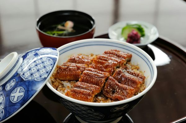  鰻魚很香，但你得放下它！一休禪師的平靜哲學：受拘束的內心，才會念念不忘