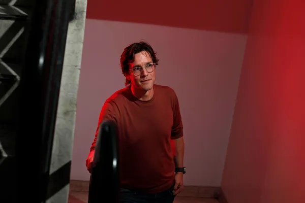  蘋果是「學費最貴的學校」！台廠遭紅色供應鏈逼退，卻靠20年代工力，拿下 AI 時代的發球權