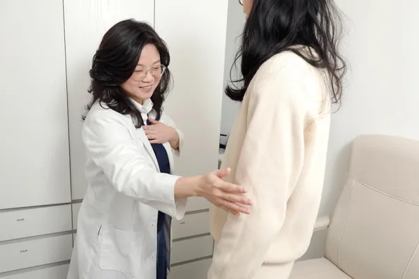 #1 芳香醫學會芳香門診醫師羅佳琳