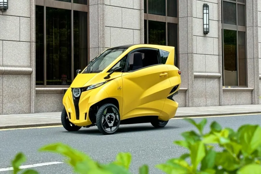 3輪駕艙機車Lean3台灣首發，下半年有望上路！駕艙機車是什麼？價格多少？交通規則一次看