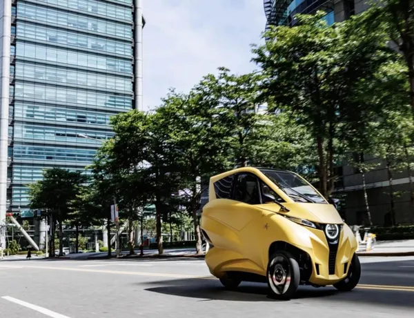 #1 Lean Mobility 駕艙機車