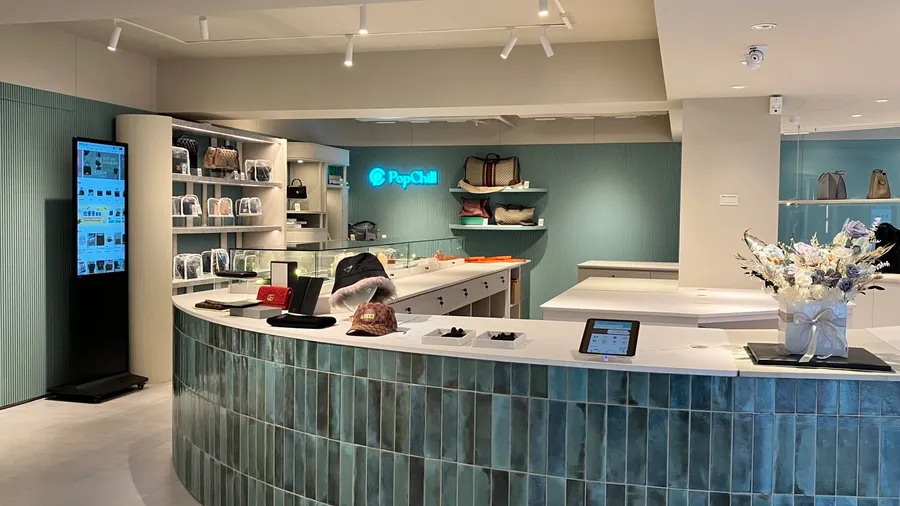 PopChill拍拍圈開出首間實體店！2.3倍客單價證明：高單價二手精品市場需要「信任場景」