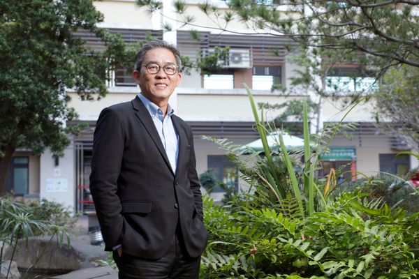  青松健康如何打破業界慣有的「千手觀音式」人治經營，成為全台首間長照上市公司？