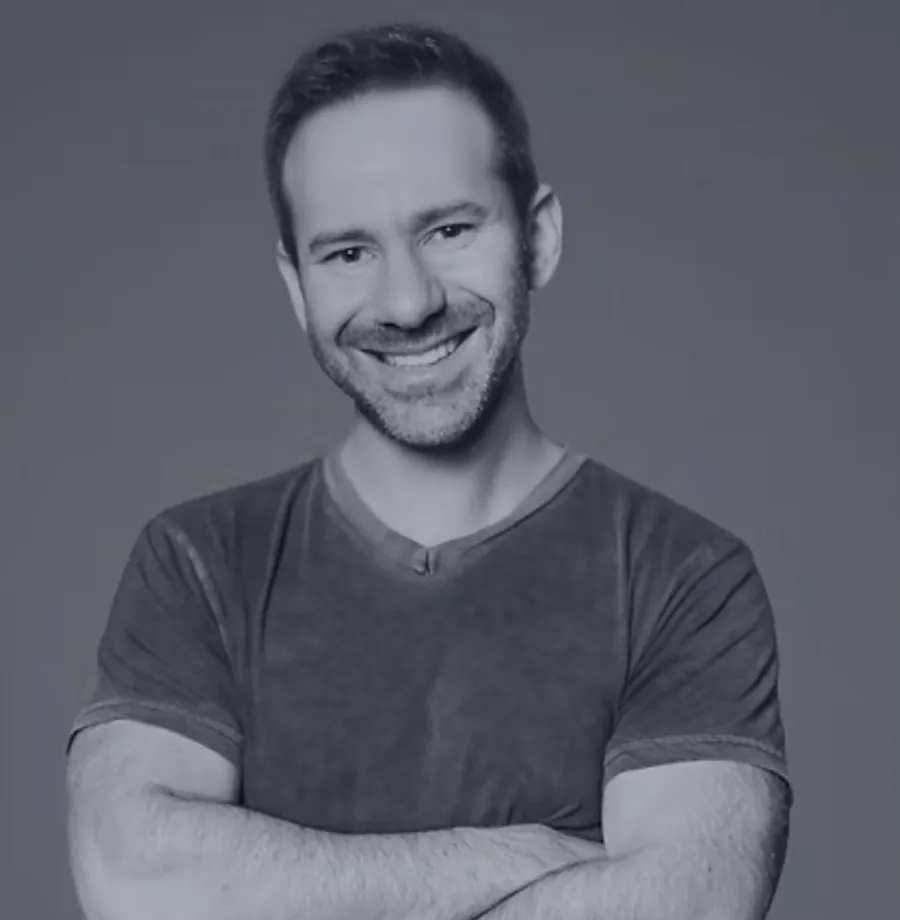 OnlyFans背後老闆揭秘！17歲踏入成人產業，他如何造出72億美元色情帝國？